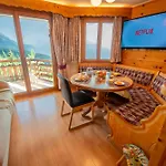 아파트 Clouds Alpin Luxury View And Pool