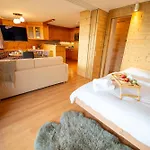 아파트 Clouds Alpin Luxury View And Pool