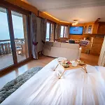아파트 Clouds Alpin Luxury View And Pool