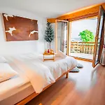 아파트 Clouds Alpin Luxury View And Pool 빌라쉬르올롱